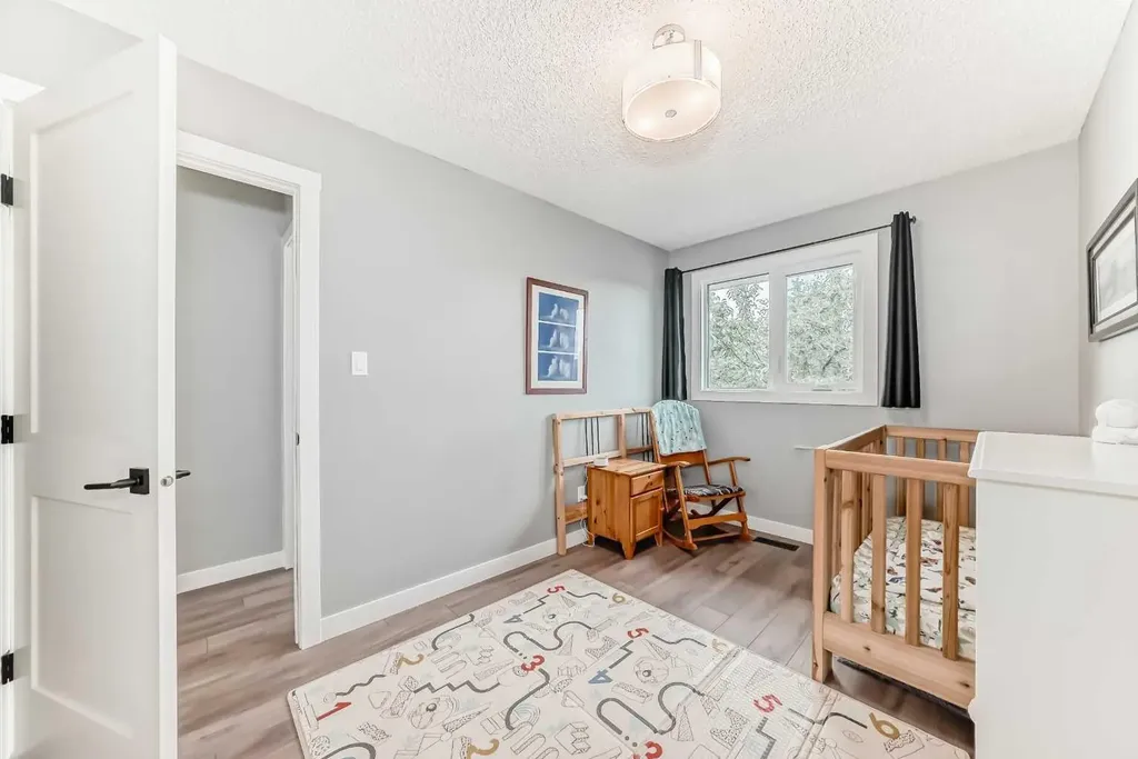6739 Coach Hill Road SW Calgary AB T3H 1V7