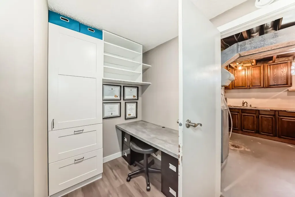 6739 Coach Hill Road SW Calgary AB T3H 1V7