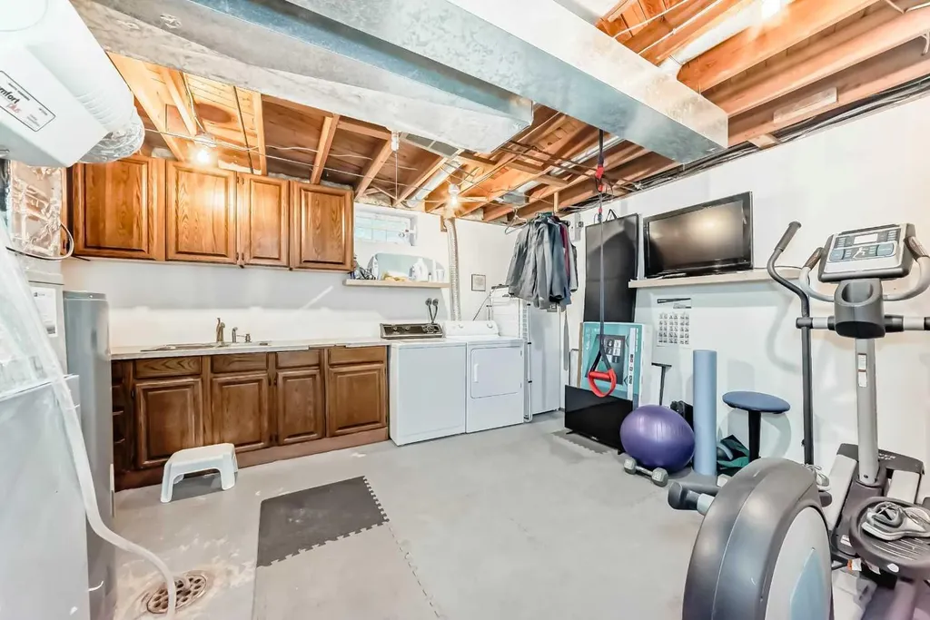 6739 Coach Hill Road SW Calgary AB T3H 1V7