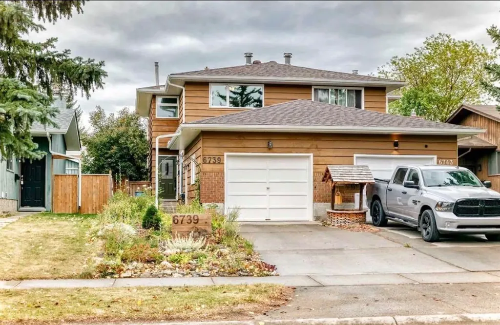 6739 Coach Hill Road SW Calgary AB T3H 1V7