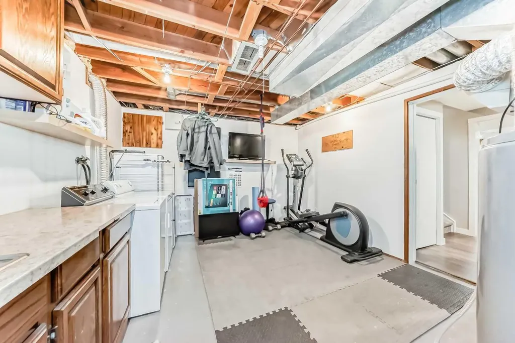 6739 Coach Hill Road SW Calgary AB T3H 1V7