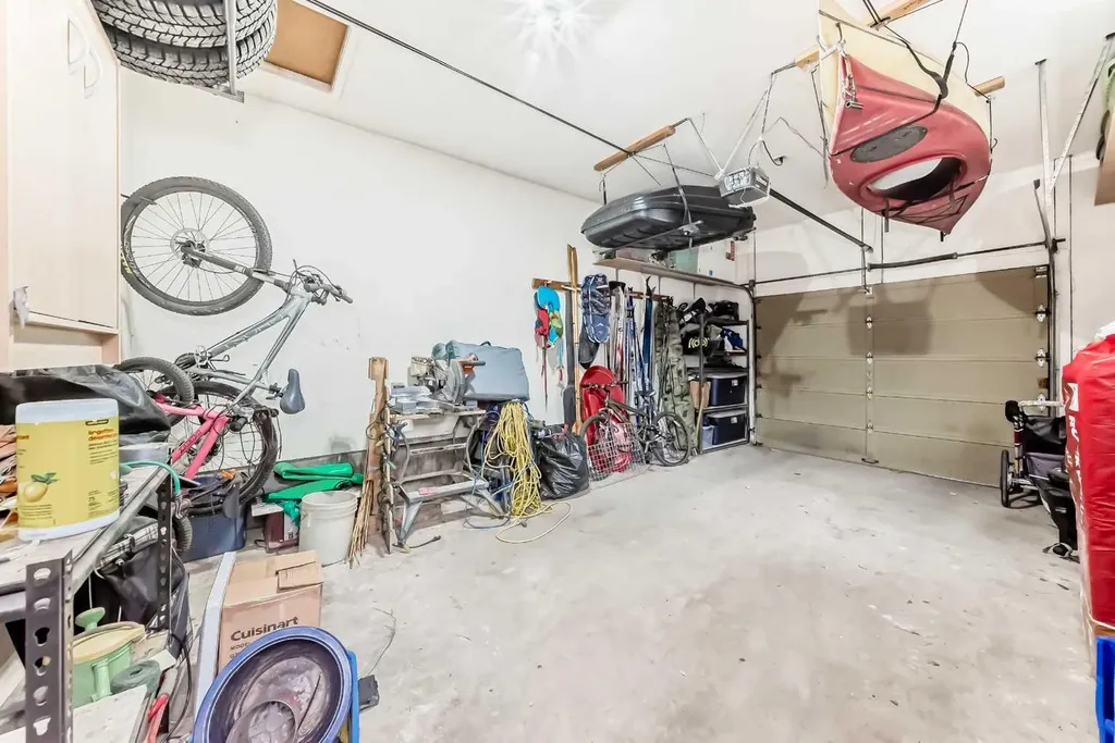 6739 Coach Hill Road SW Calgary AB T3H 1V7