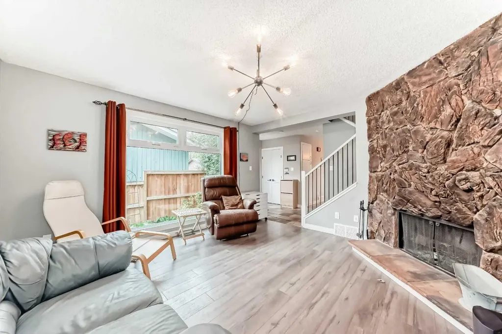 6739 Coach Hill Road SW Calgary AB T3H 1V7