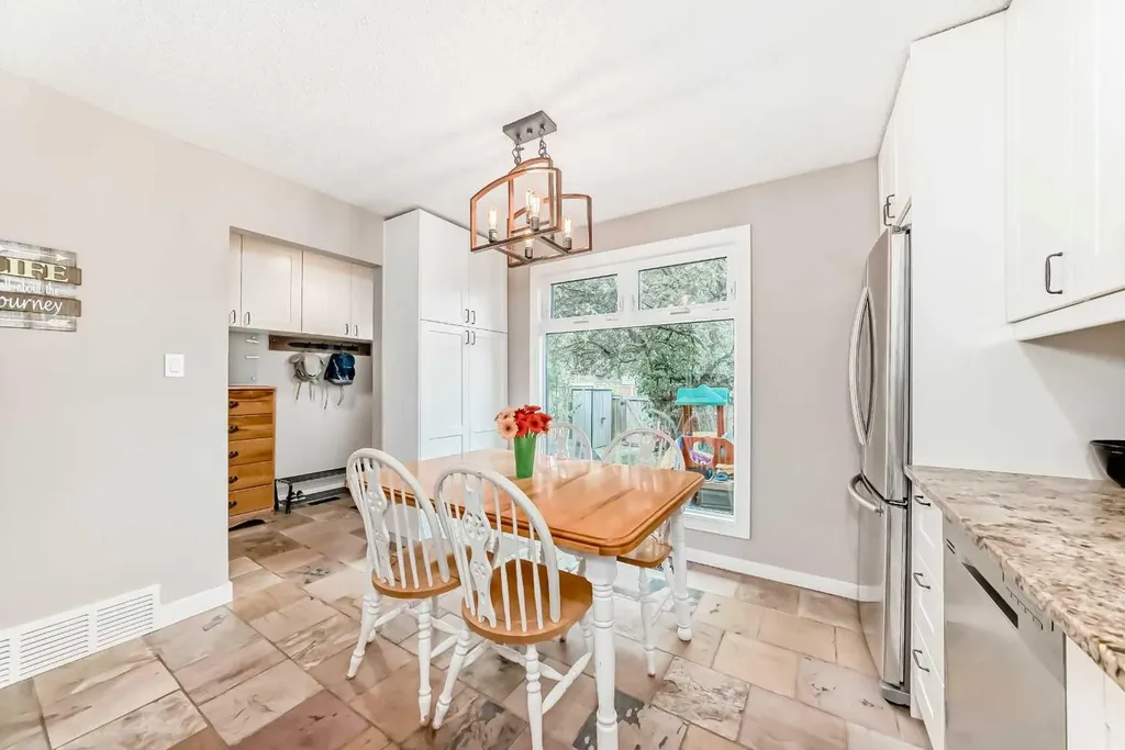 6739 Coach Hill Road SW Calgary AB T3H 1V7