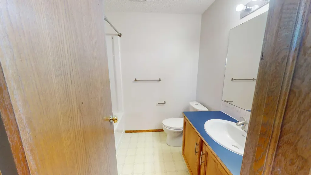 60 Sunmeadows Court SE Calgary AB T2X 3H5