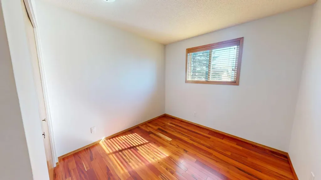 60 Sunmeadows Court SE Calgary AB T2X 3H5