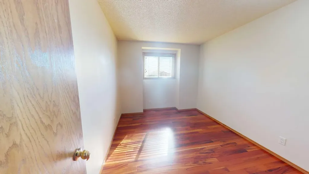 60 Sunmeadows Court SE Calgary AB T2X 3H5