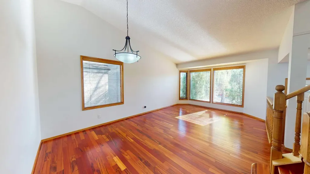 60 Sunmeadows Court SE Calgary AB T2X 3H5