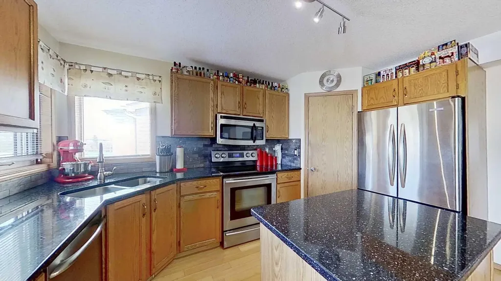29 Harvest Glen Link NE Calgary AB T3K4N1