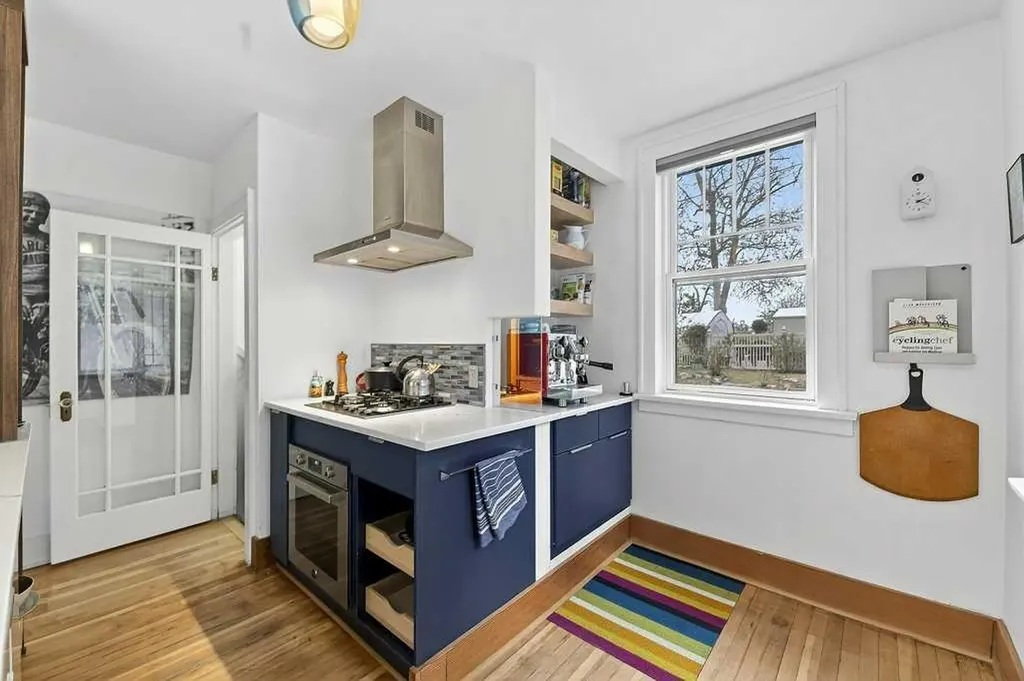 924 7a Street NW Calgary AB T2M 3H2