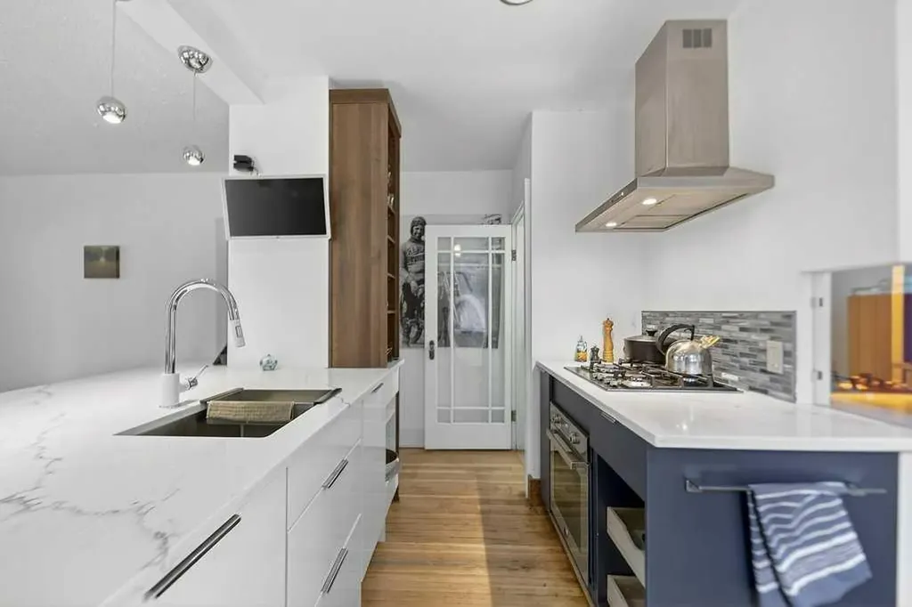 924 7a Street NW Calgary AB T2M 3H2