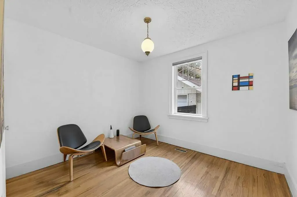 924 7a Street NW Calgary AB T2M 3H2
