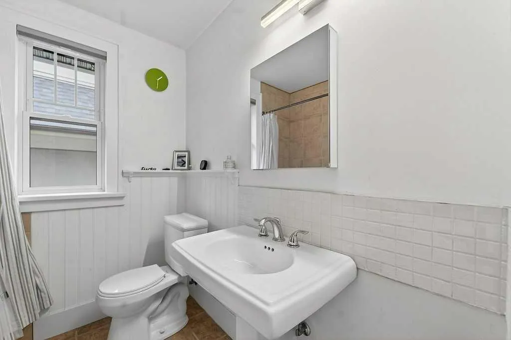 924 7a Street NW Calgary AB T2M 3H2