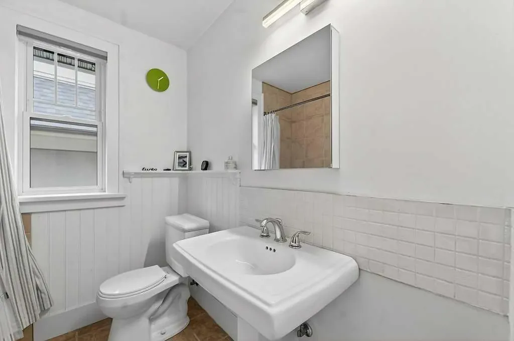 924 7a Street NW Calgary AB T2M 3H2