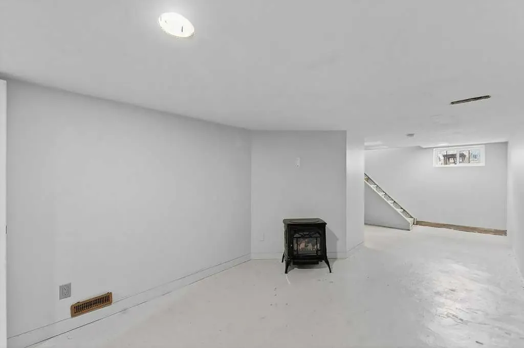 924 7a Street NW Calgary AB T2M 3H2