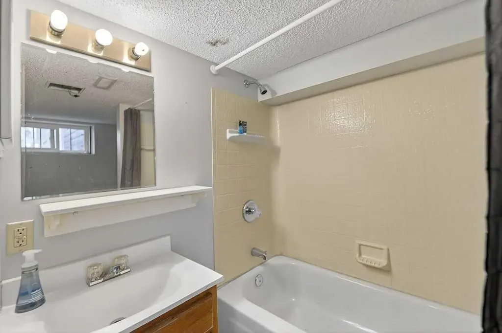 924 7a Street NW Calgary AB T2M 3H2