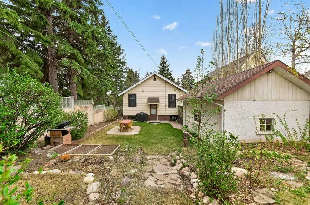 924 7a Street NW Calgary AB T2M 3H2