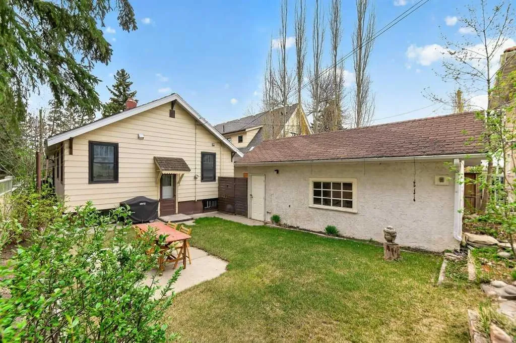 924 7a Street NW Calgary AB T2M 3H2