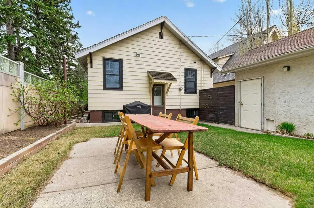 924 7a Street NW Calgary AB T2M 3H2