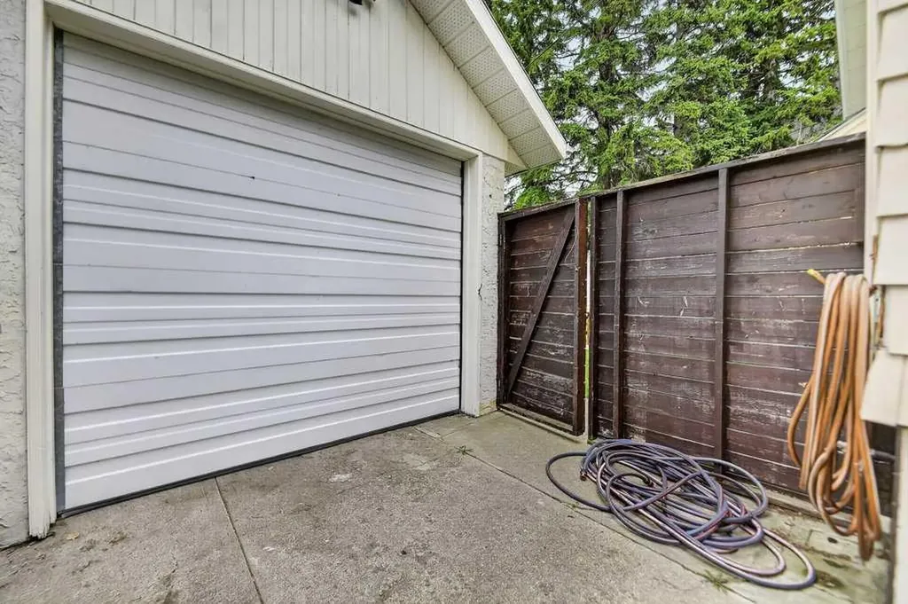 924 7a Street NW Calgary AB T2M 3H2