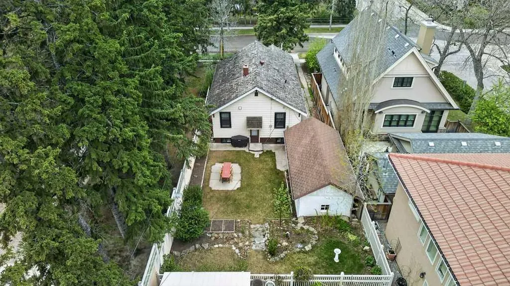924 7a Street NW Calgary AB T2M 3H2