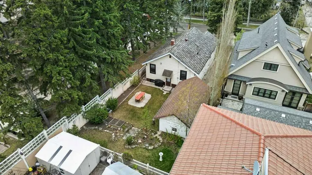 924 7a Street NW Calgary AB T2M 3H2