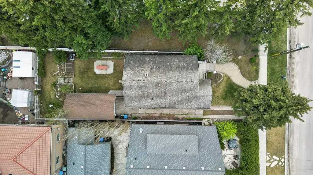 924 7a Street NW Calgary AB T2M 3H2