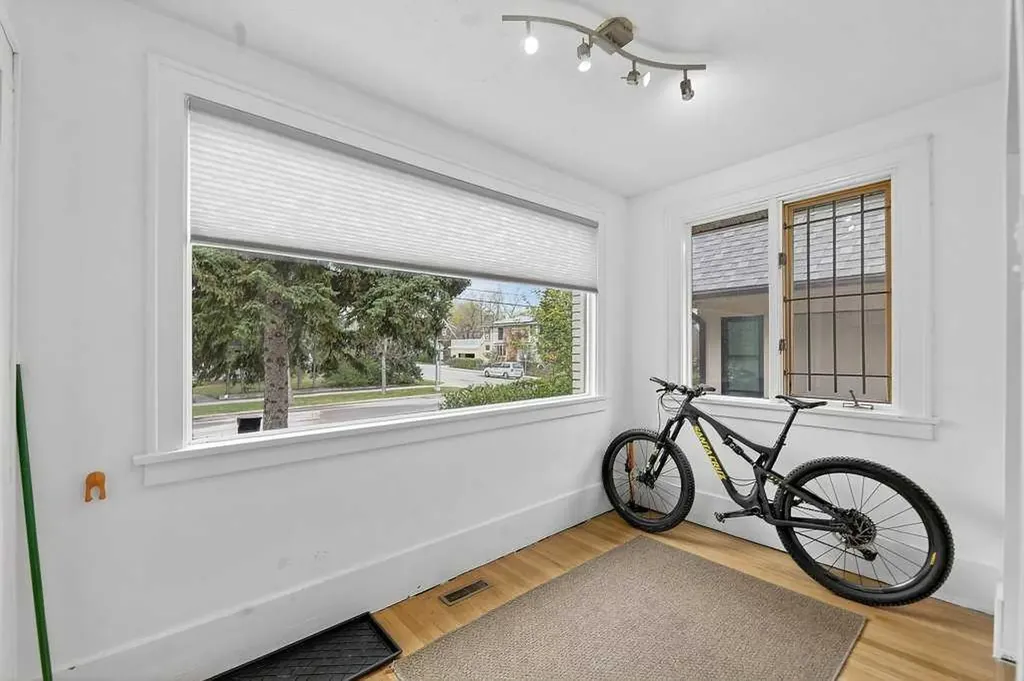 924 7a Street NW Calgary AB T2M 3H2