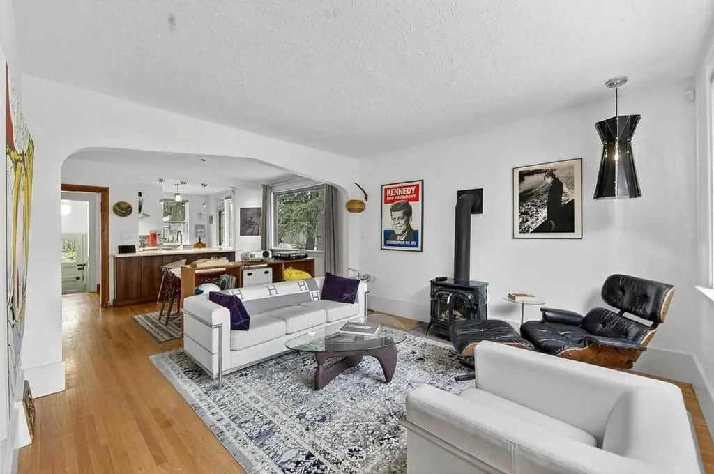 924 7a Street NW Calgary AB T2M 3H2