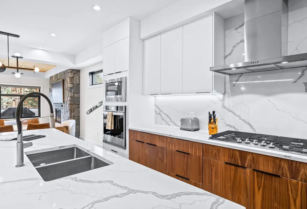 826 7th Street Canmore AB T1W 2C8