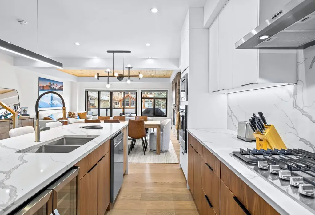 826 7th Street Canmore AB T1W 2C8