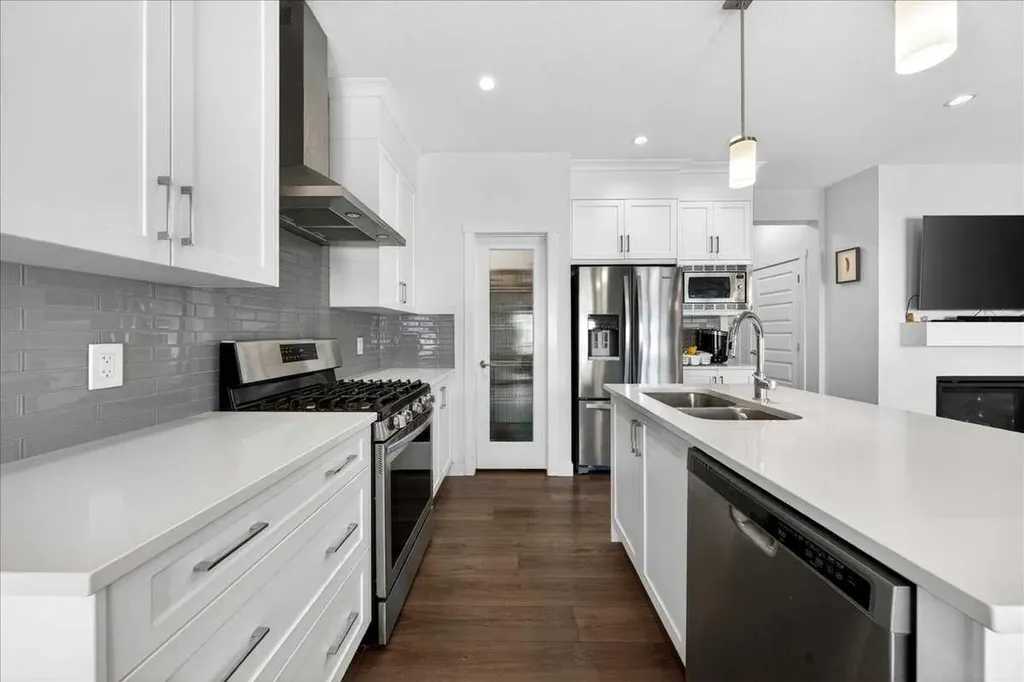 44 Saddlestone Way NE Calgary AB T3J2C9