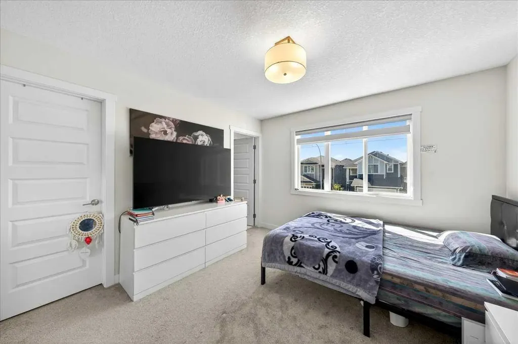 44 Saddlestone Way NE Calgary AB T3J2C9