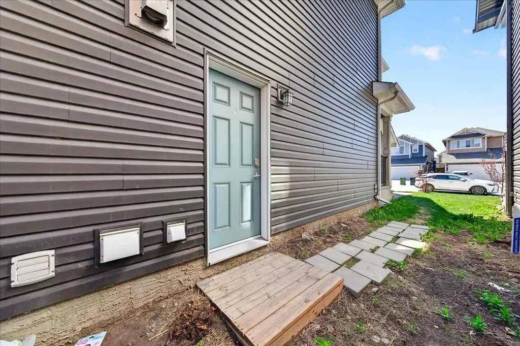44 Saddlestone Way NE Calgary AB T3J2C9