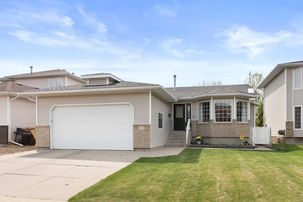 453 Stark Way SE Medicine Hat AB T1B4N1