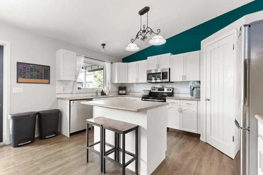 453 Stark Way SE Medicine Hat AB T1B4N1