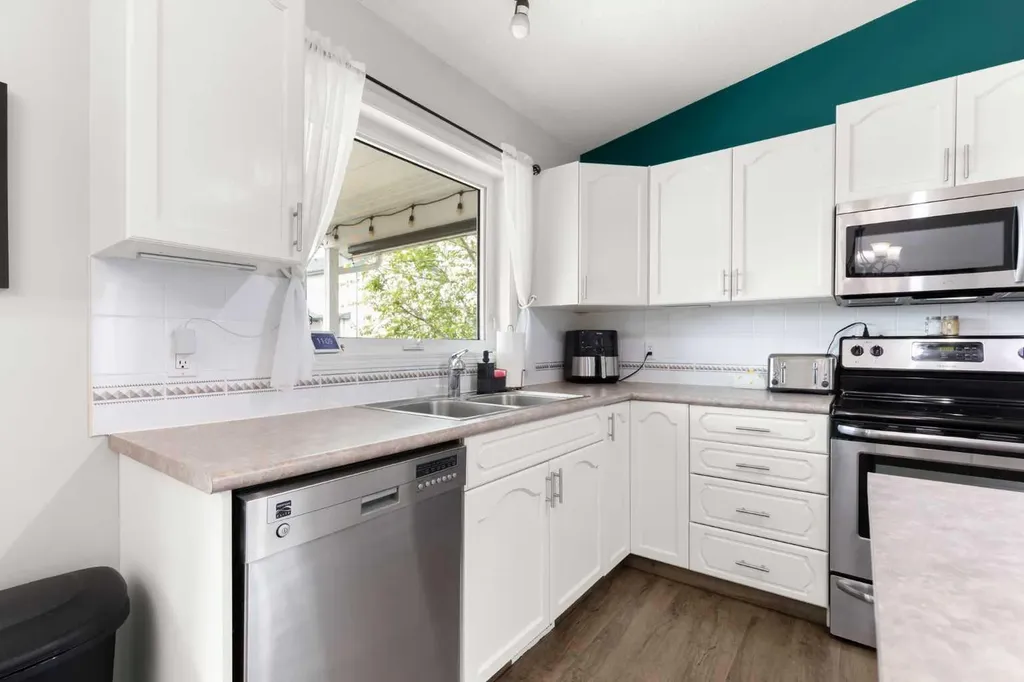 453 Stark Way SE Medicine Hat AB T1B4N1