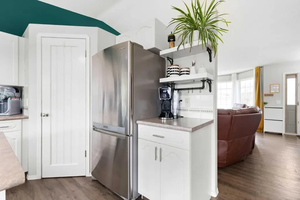 453 Stark Way SE Medicine Hat AB T1B4N1