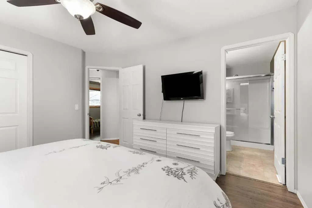 453 Stark Way SE Medicine Hat AB T1B4N1