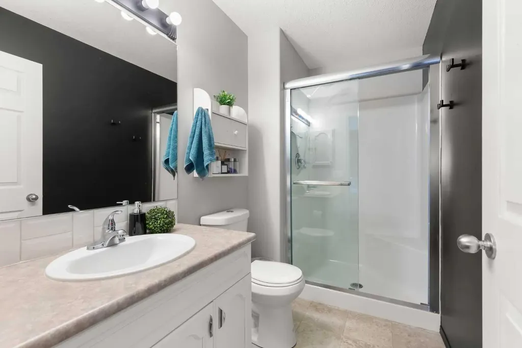 453 Stark Way SE Medicine Hat AB T1B4N1