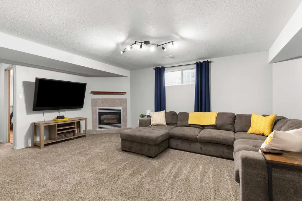 453 Stark Way SE Medicine Hat AB T1B4N1