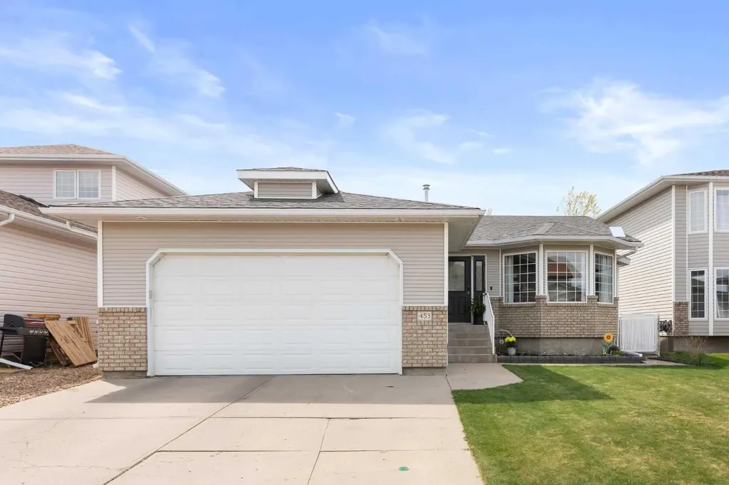453 Stark Way SE Medicine Hat AB T1B4N1