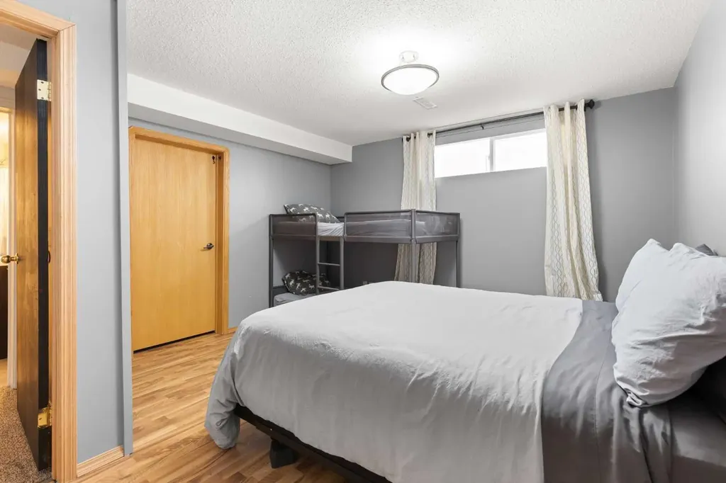 453 Stark Way SE Medicine Hat AB T1B4N1