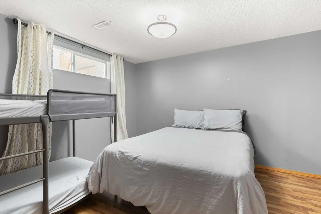 453 Stark Way SE Medicine Hat AB T1B4N1