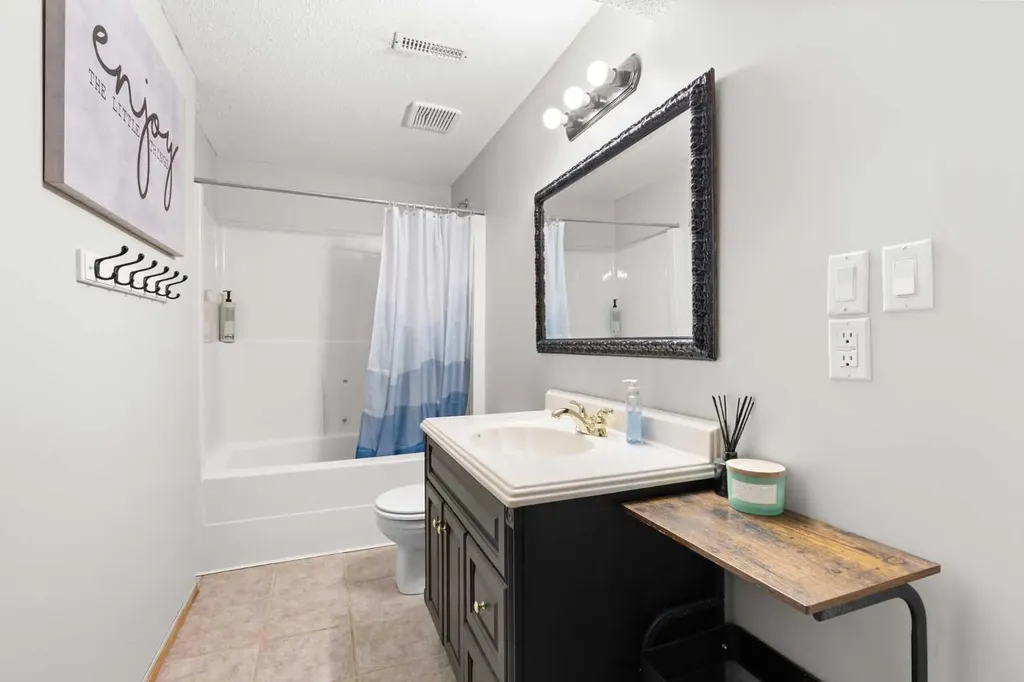 453 Stark Way SE Medicine Hat AB T1B4N1