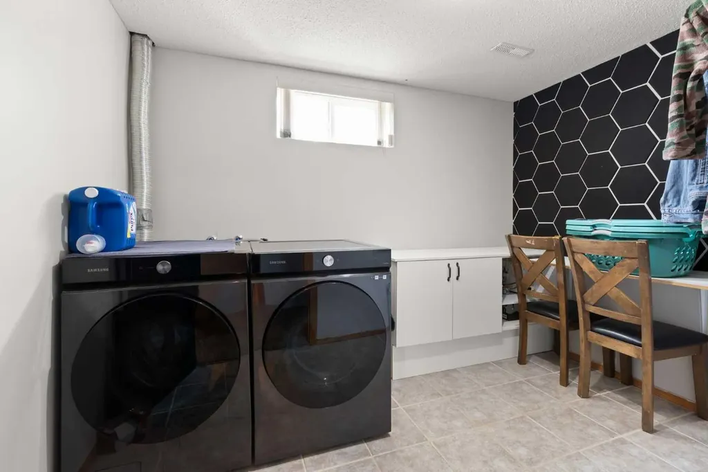 453 Stark Way SE Medicine Hat AB T1B4N1