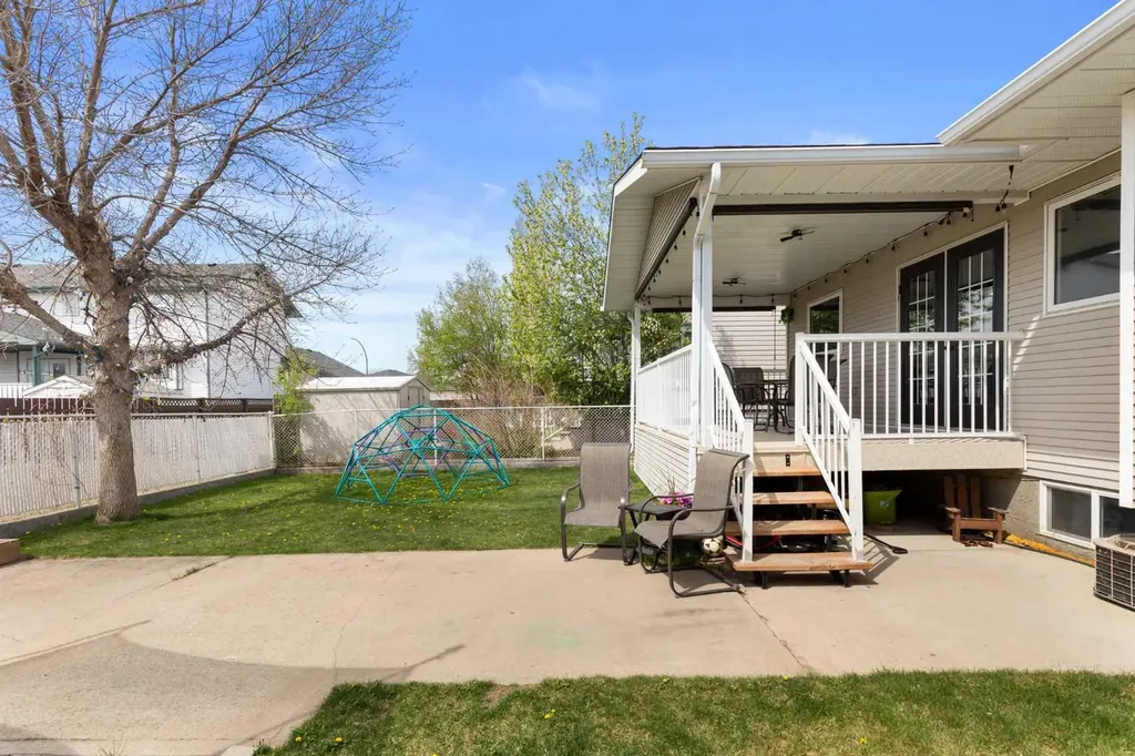 453 Stark Way SE Medicine Hat AB T1B4N1