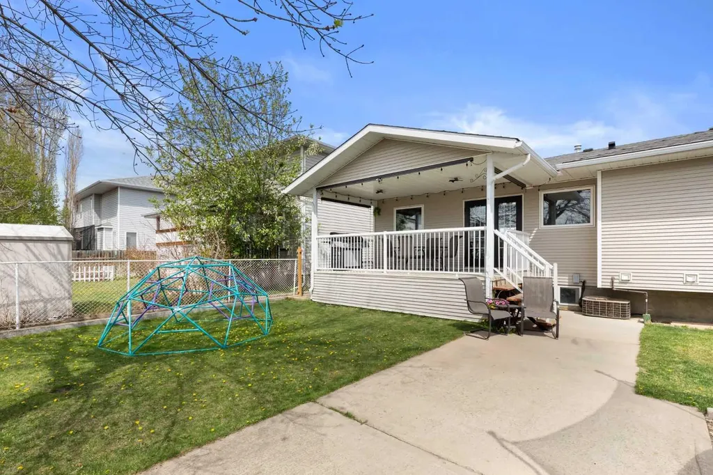 453 Stark Way SE Medicine Hat AB T1B4N1