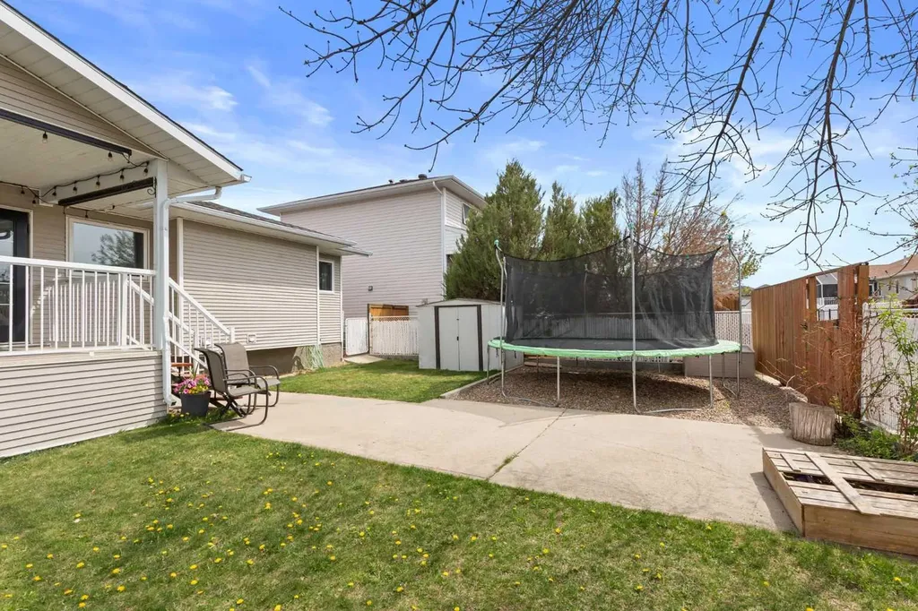453 Stark Way SE Medicine Hat AB T1B4N1
