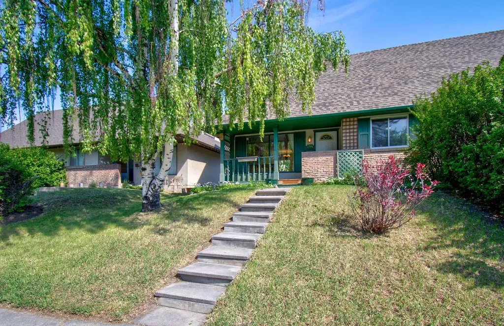 294 Southampton Drive SW Calgary AB T2W 0V8
